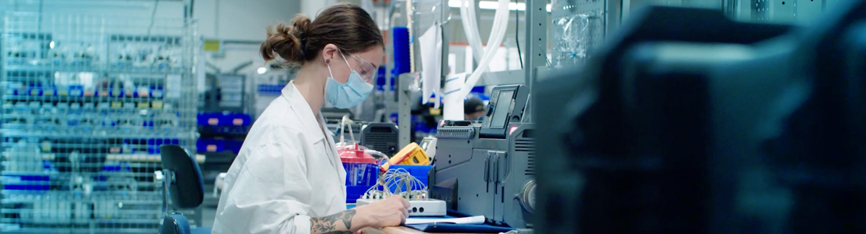 thornhill-manufacturing-factory-worker-1770x480